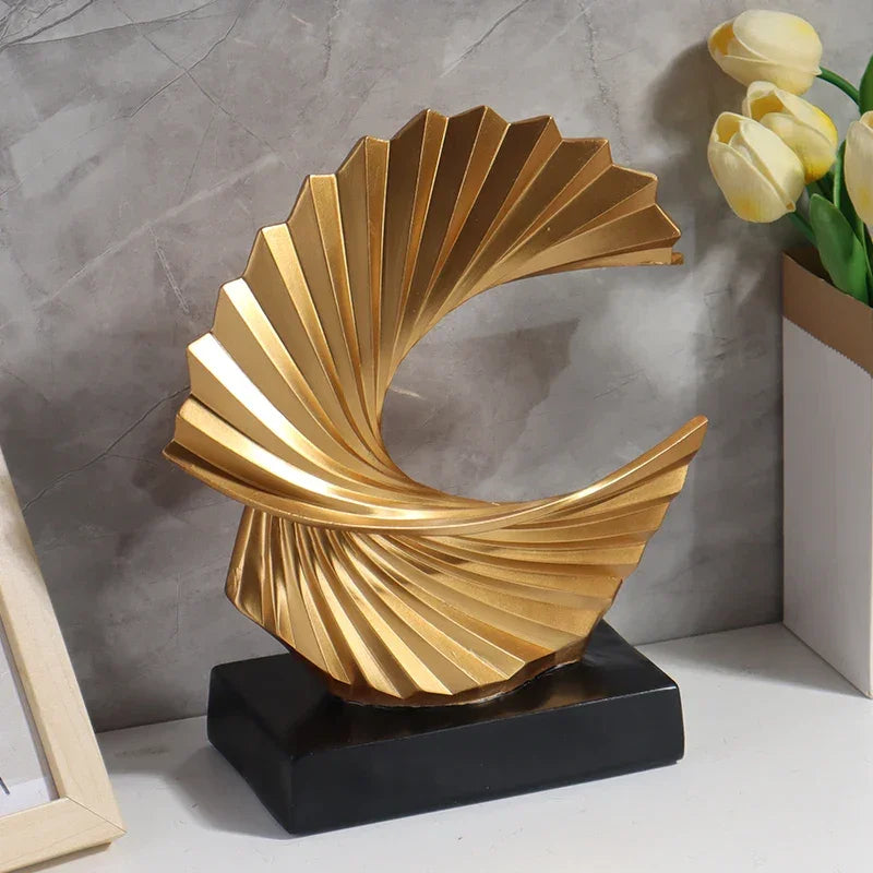 Escultura Abstrata Onda Dourada em Resina com Base Preta Lenogue