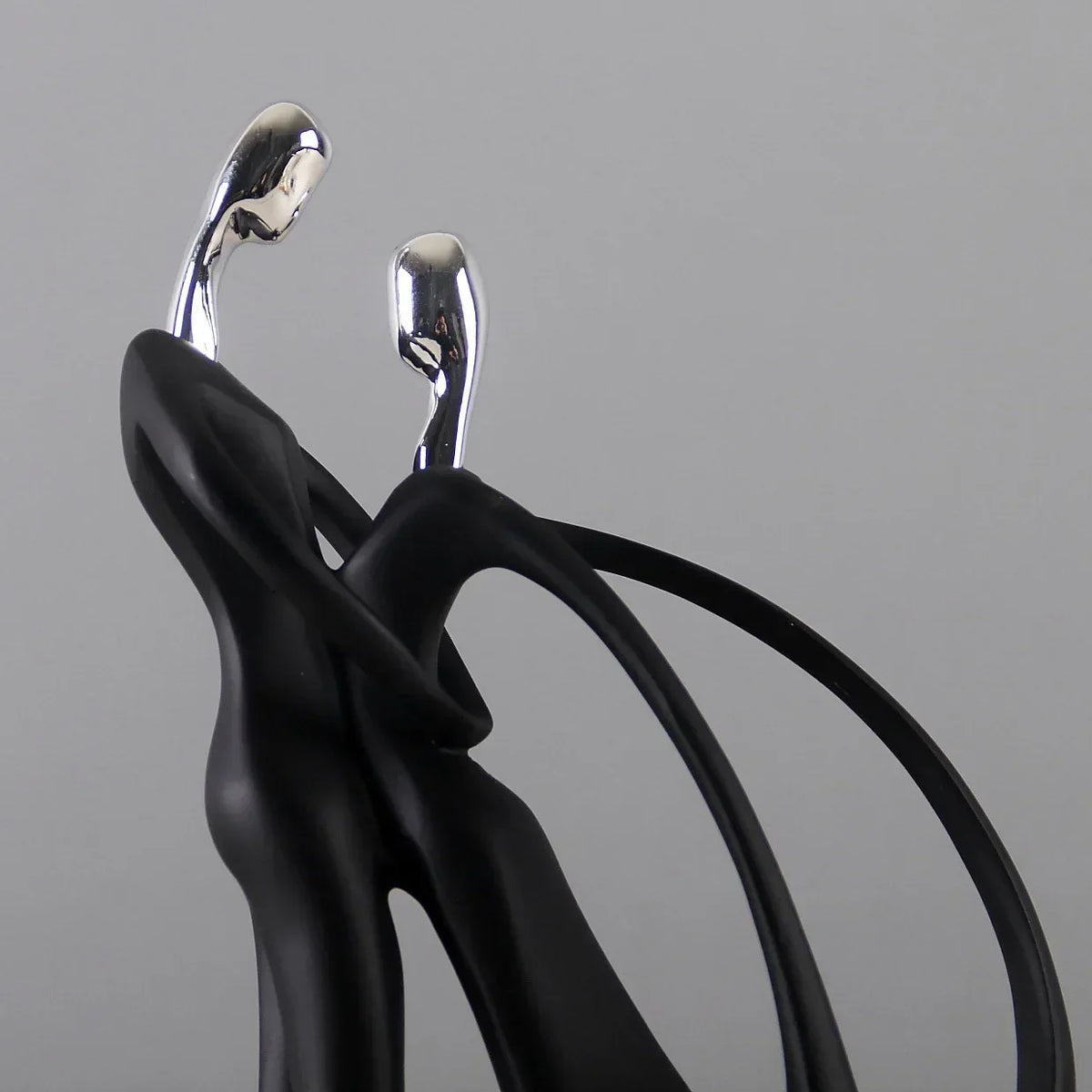 Escultura de Casal Dançando em Resina Estilo Nórdico para Sala Lenogue