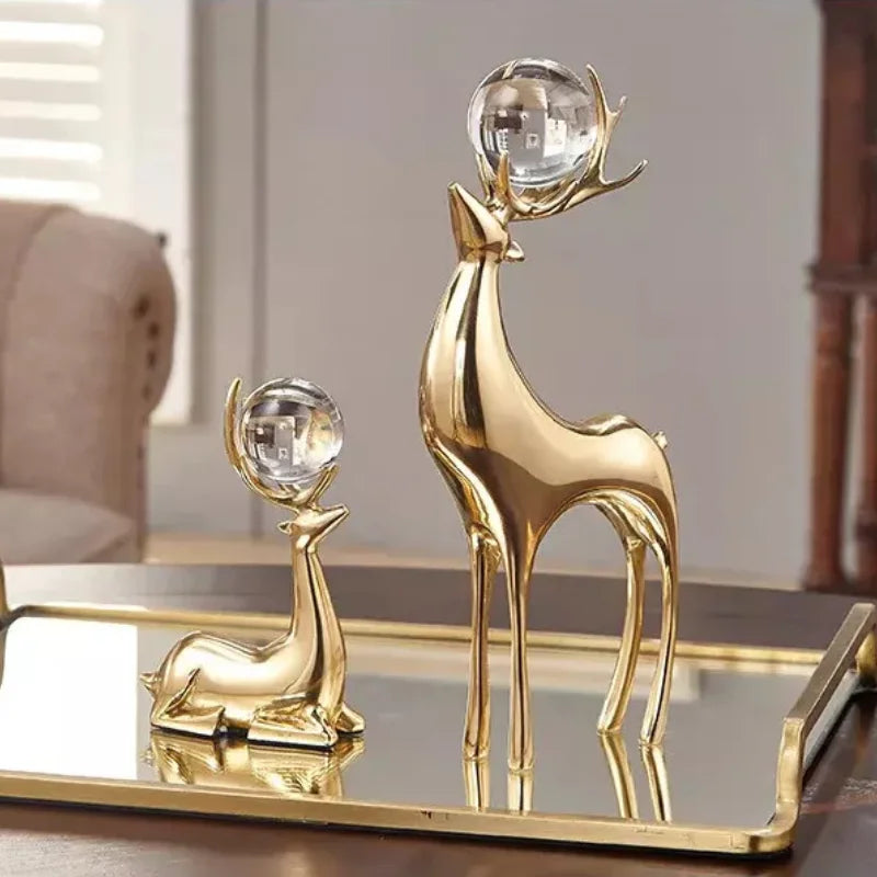 Escultura de Cervo Dourado com Bola de Cristal para Sala e Escritório Lenogue