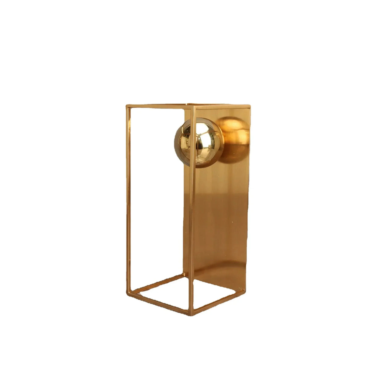 Escultura Geométrica Abstrata com Esfera e Moldura Dourada em Metal Lenogue