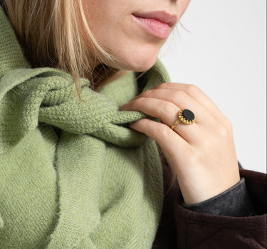 Brass dark green resin dot ring Goud