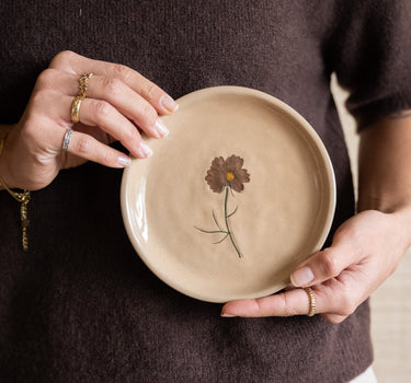 Cake Plate Flower Brown - Things I Like Things I Love