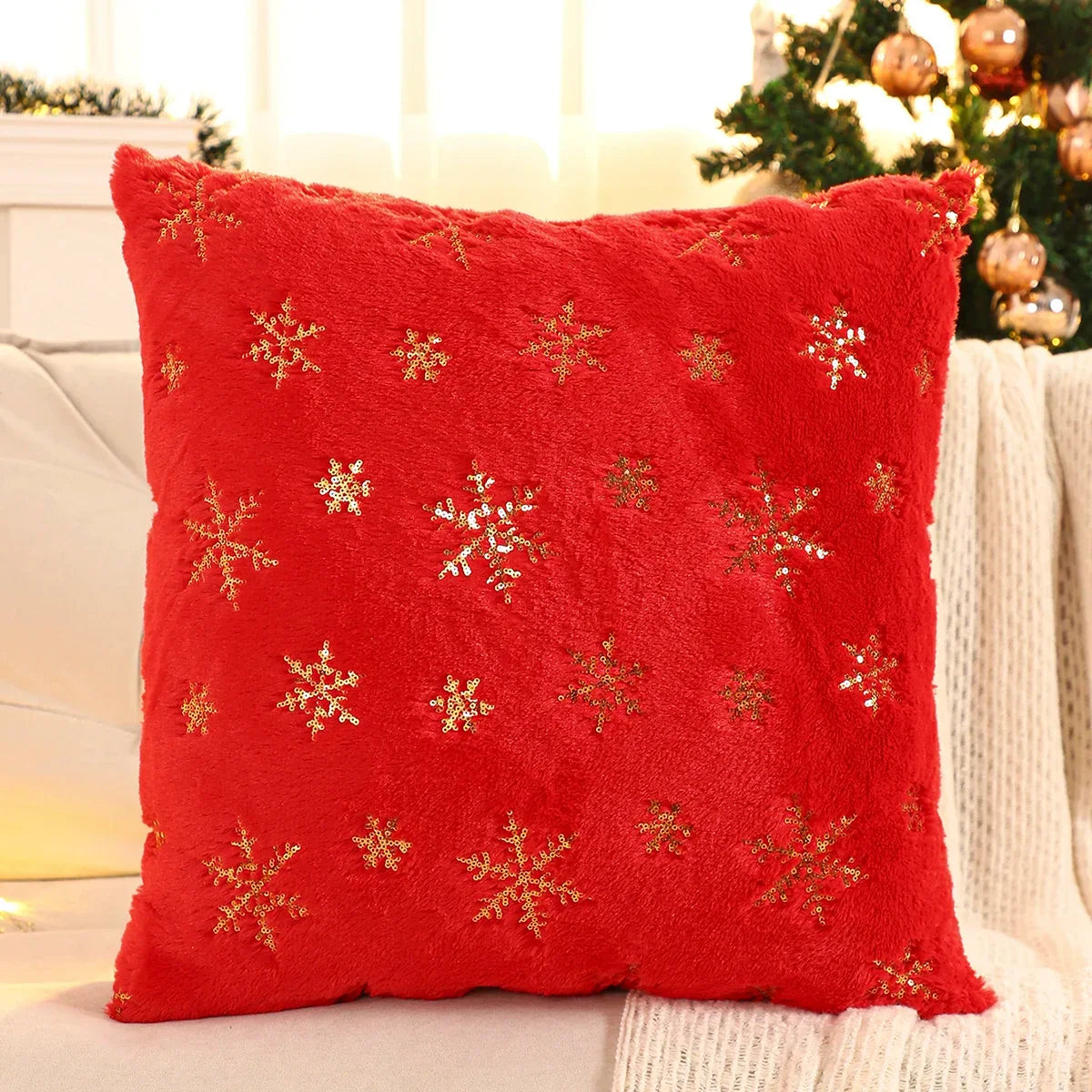 Capa de Almofada Natalina Plush com Paetê Dourado Bordado Lenogue