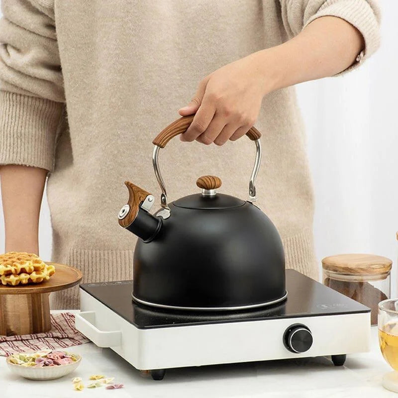 Chaleira Inox com Alça de Madeira e Apito para Fogão 2,5l Lenogue