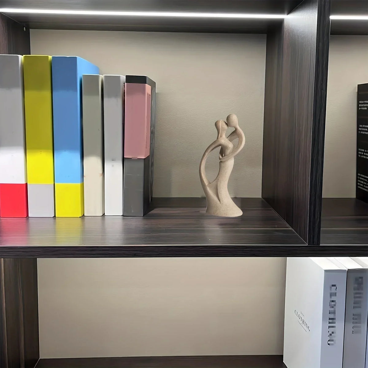 Escultura de Casal em Arenito Natural Feita à Mão para Sala Lenogue Bege