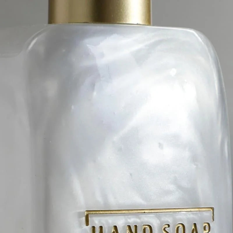 Kit para Banheiro Resina Dourado com Dispenser e Porta Escova 3 Peças Lenogue Branco Pérola