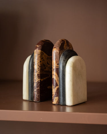 SET VAN 2 - Bloomingville Boekensteun Vani Marmer - Things I Like Things I Love