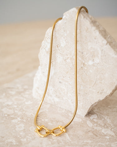 TILTIL Horsebit Necklace Goud - Things I Like Things I Love