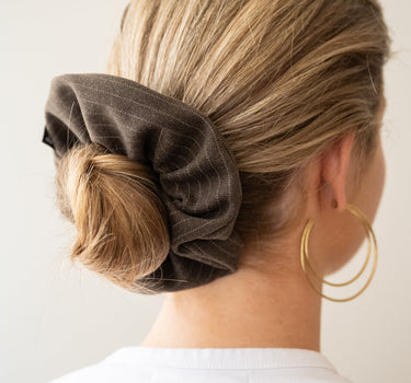 TILTIL Knitted Stripe Scrunchie Bruin - Things I Like Things I Love