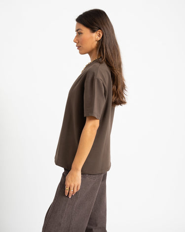 TILTIL Louis Tee Dark Brown - Things I Like Things I Love