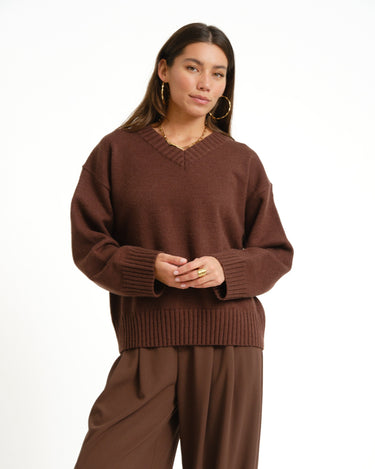 TILTIL Percy V-Neck Pullover Bruin - Things I Like Things I Love