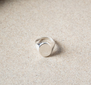 TILTIL Raye Roundy Signet Ring Silver - Things I Like Things I Love