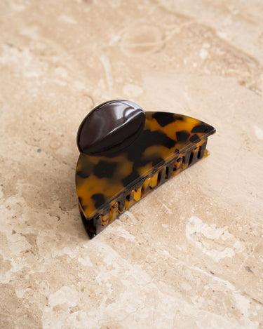 TILTIL Tove Two Toned Claw Clip Cognac - Things I Like Things I Love